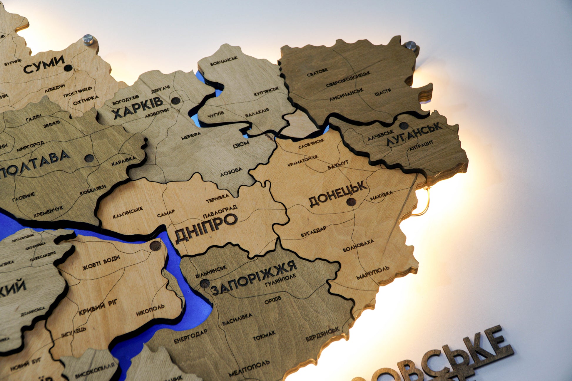 Деталізована карта України з підсвіткою річок та по контуру колір Light tree