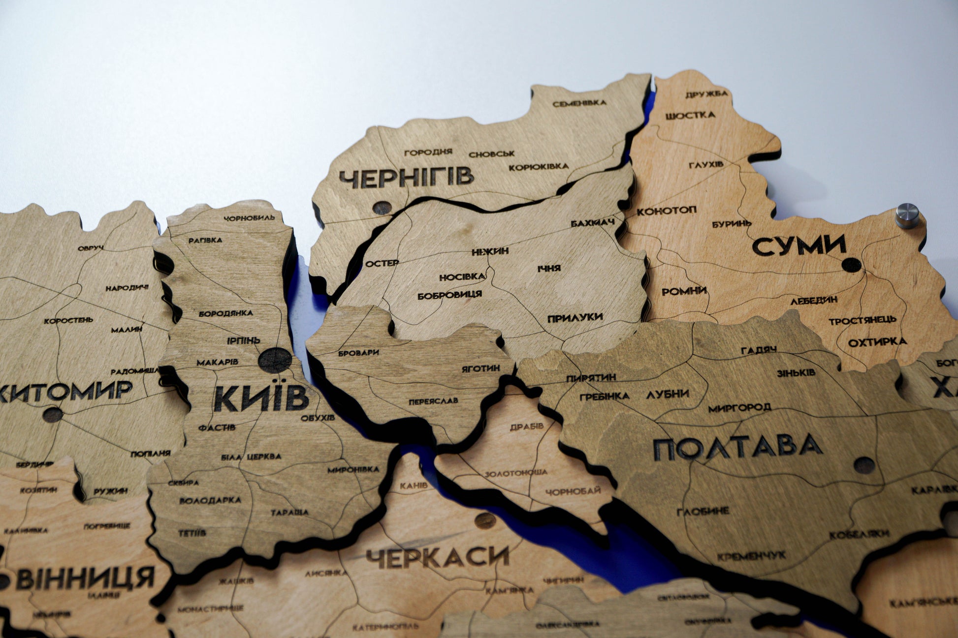 Деталізована карта України з підсвіткою річок та по контуру колір Light tree