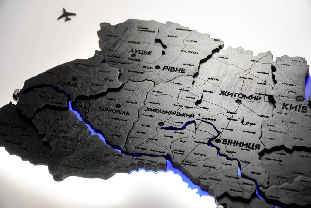 Деталізована карта України з підсвіткою річок та по контуру колір Black
