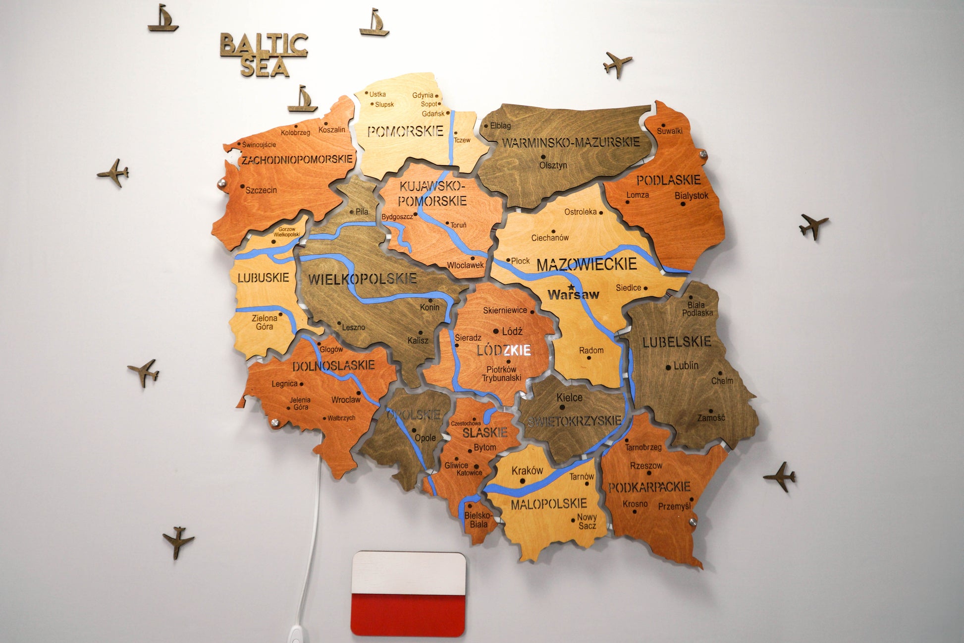 Карта Польщі на акрилі з підсвіткою між воєводствами та фарбованими річками колір Warm