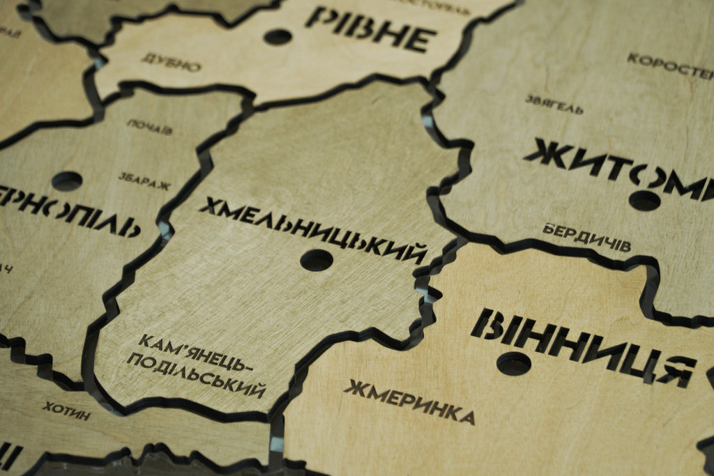 Карта України на акрилі з підсвіткою між областями колір Light Tree