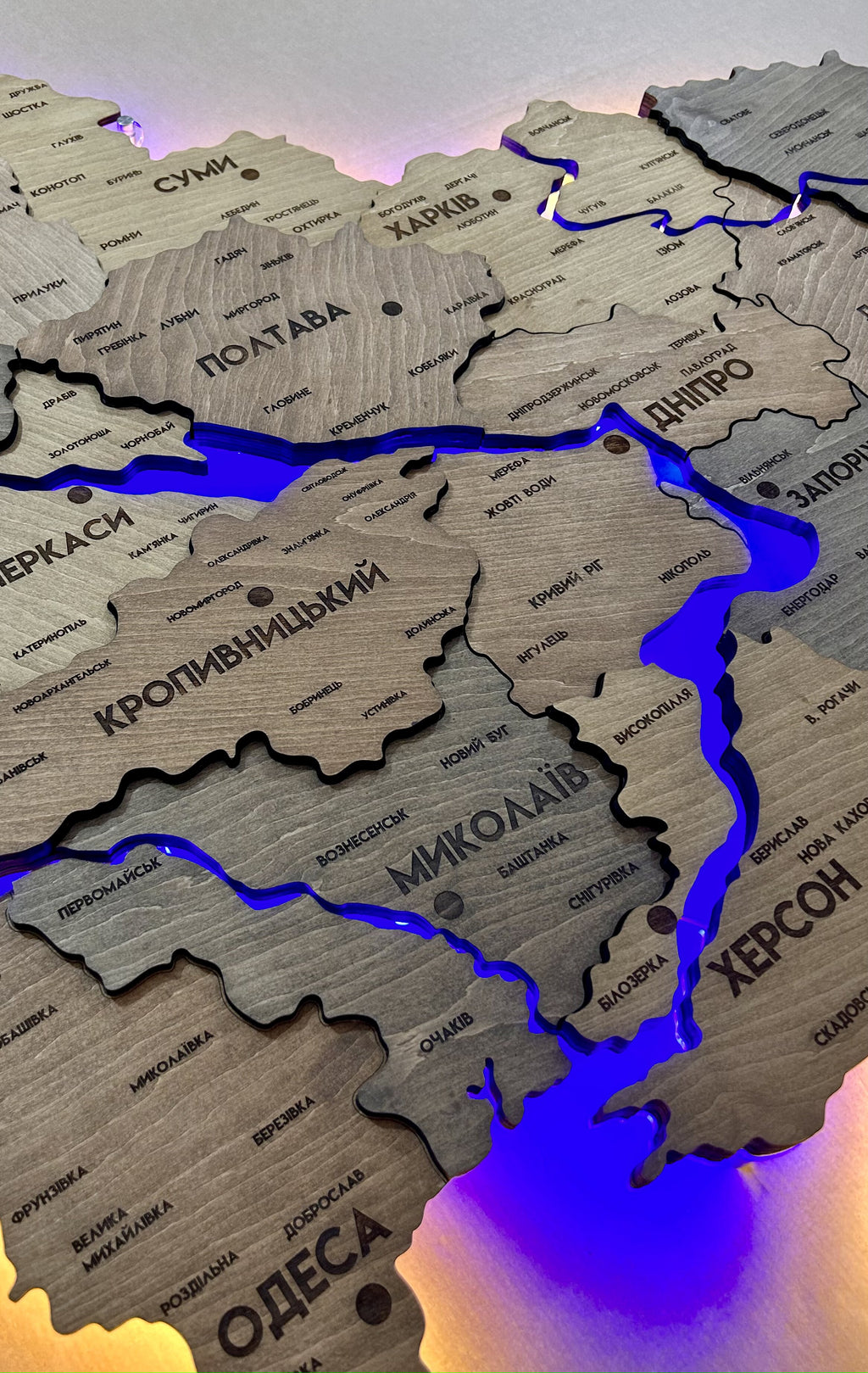 Деталізована карта України з підсвіткою річок та по контуру колір Helsinki