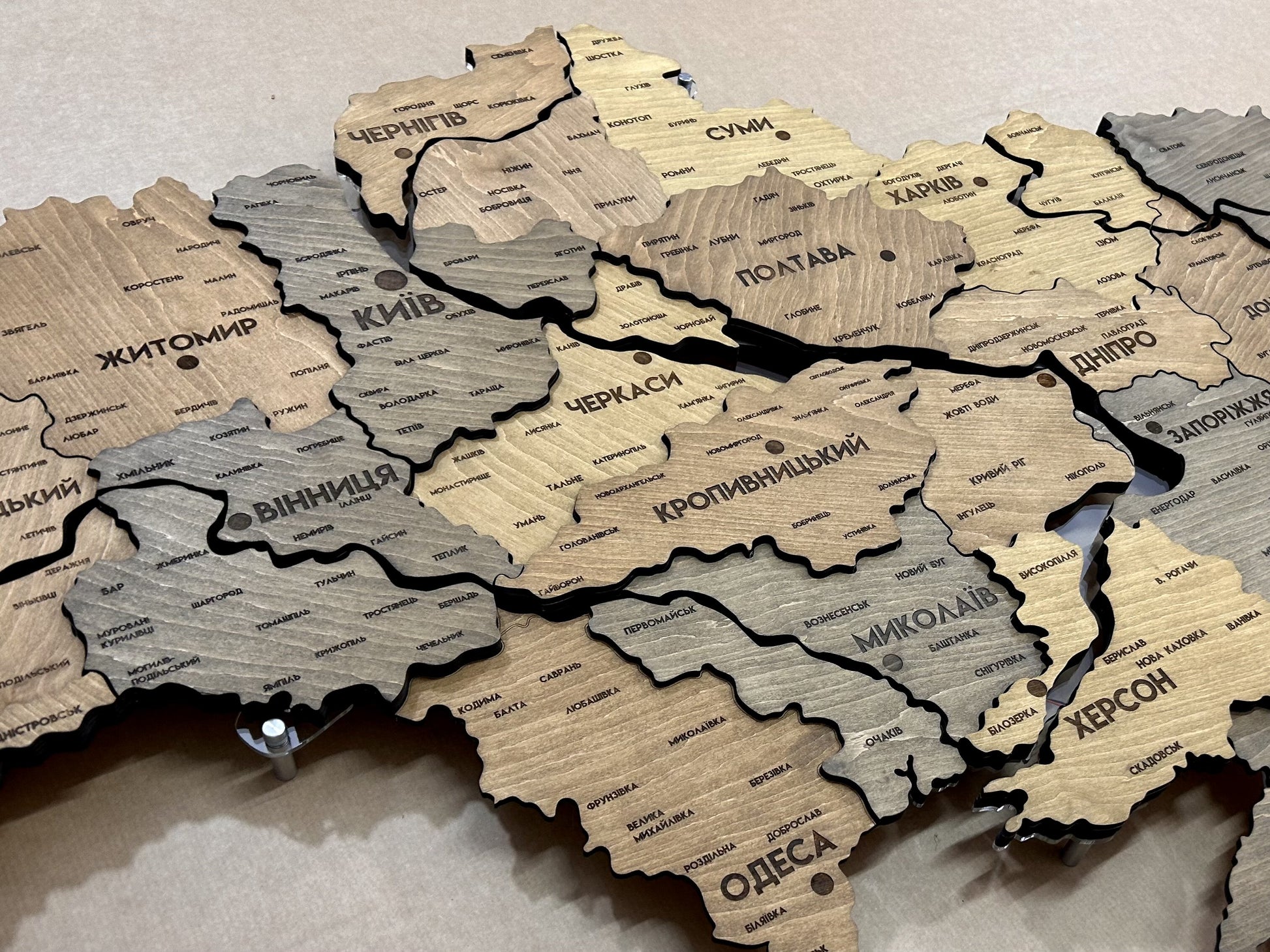 Деталізована карта України з підсвіткою річок та по контуру колір Helsinki