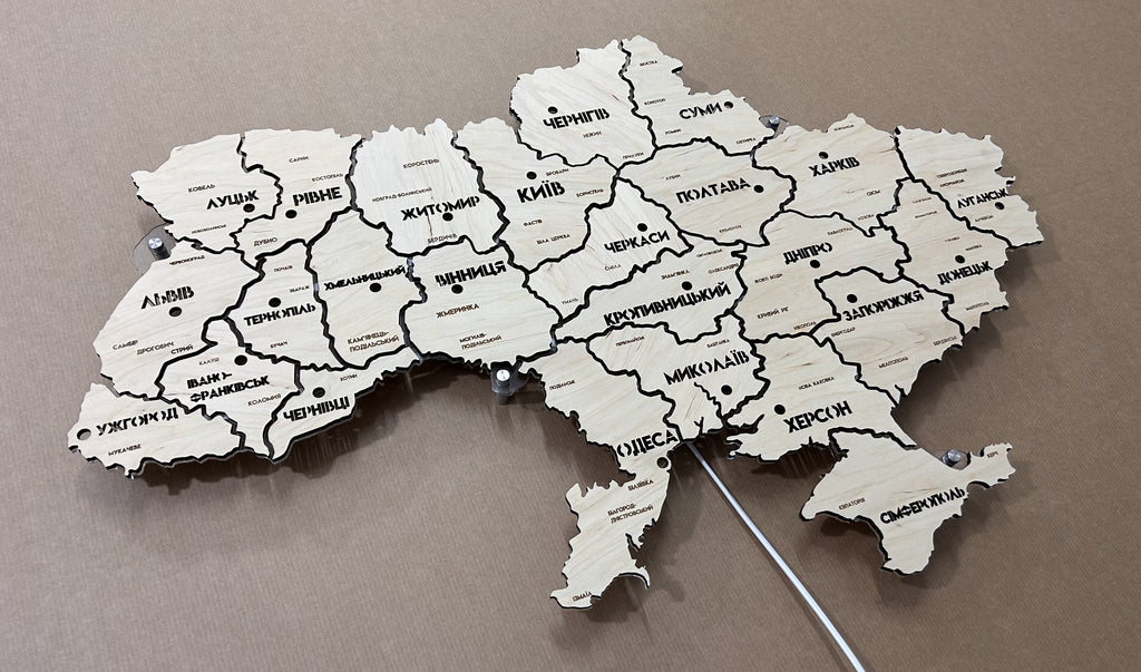 Карта України на акрилі з підсвіткою між областями колір Natural