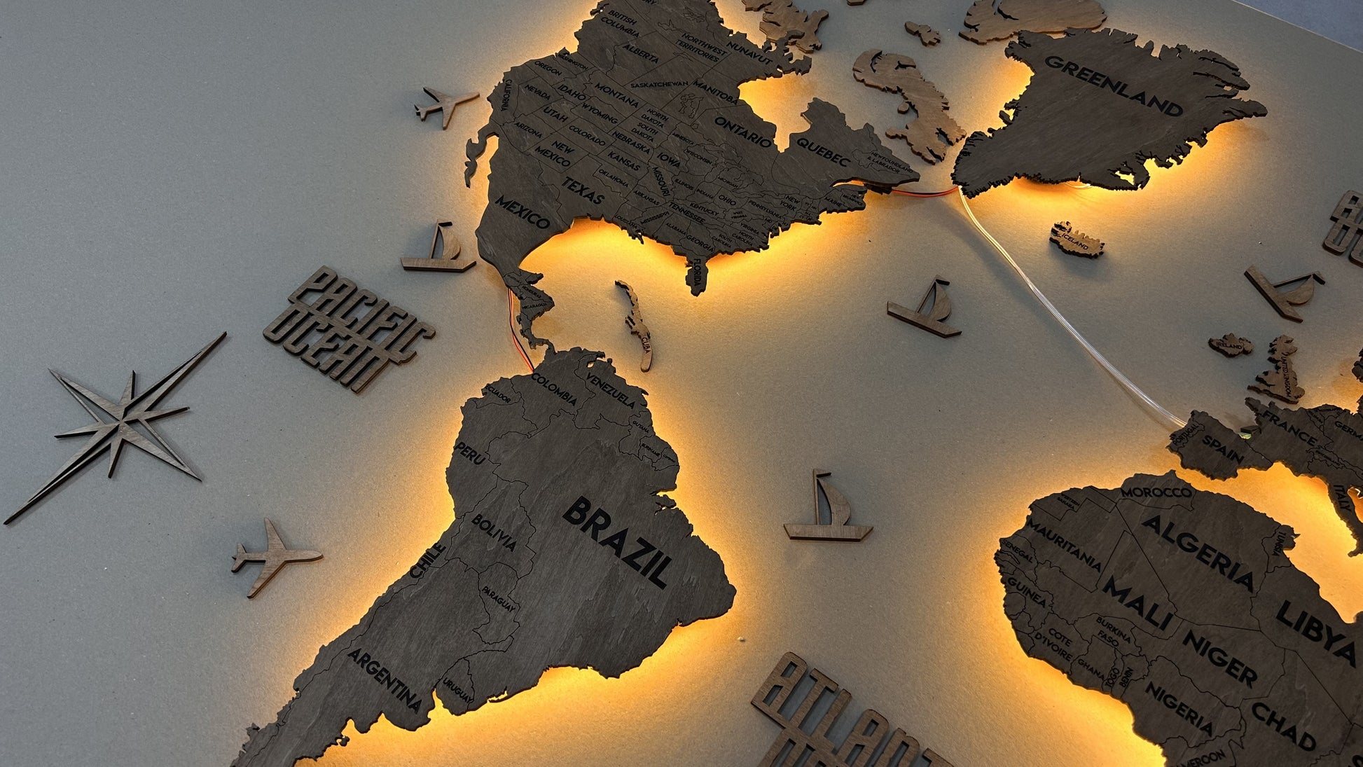 Одношарова карта світу з підсвіткою колір Rosewood 1