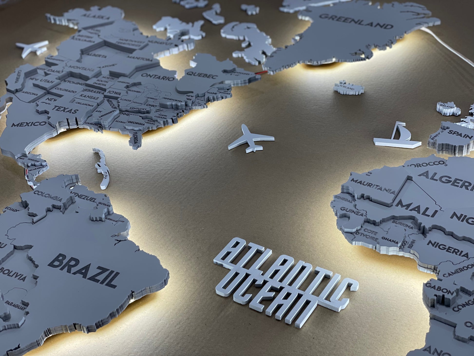 Багатошарова карта світу з підсвіткою, колір White