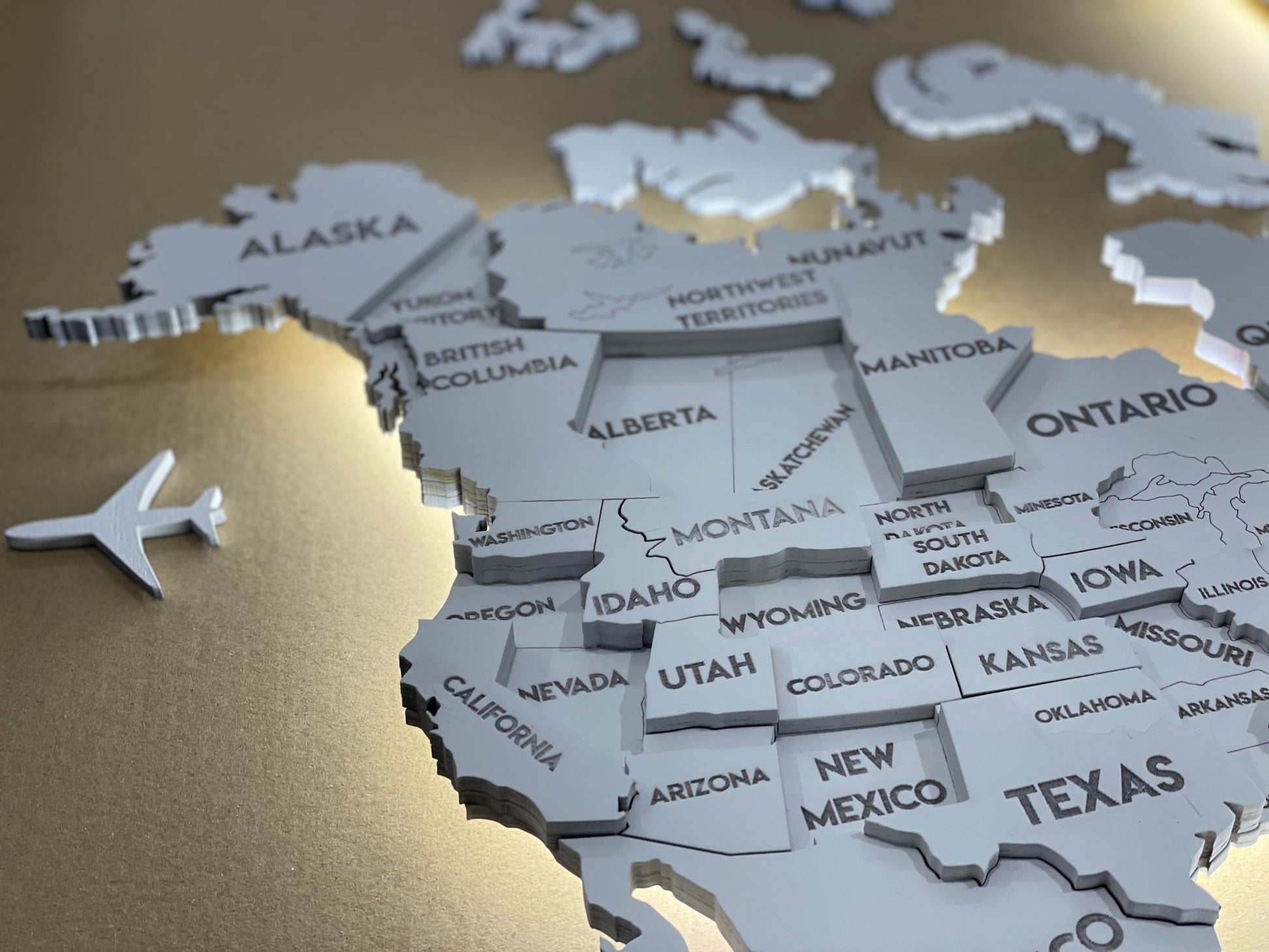 Багатошарова карта світу з підсвіткою, колір White