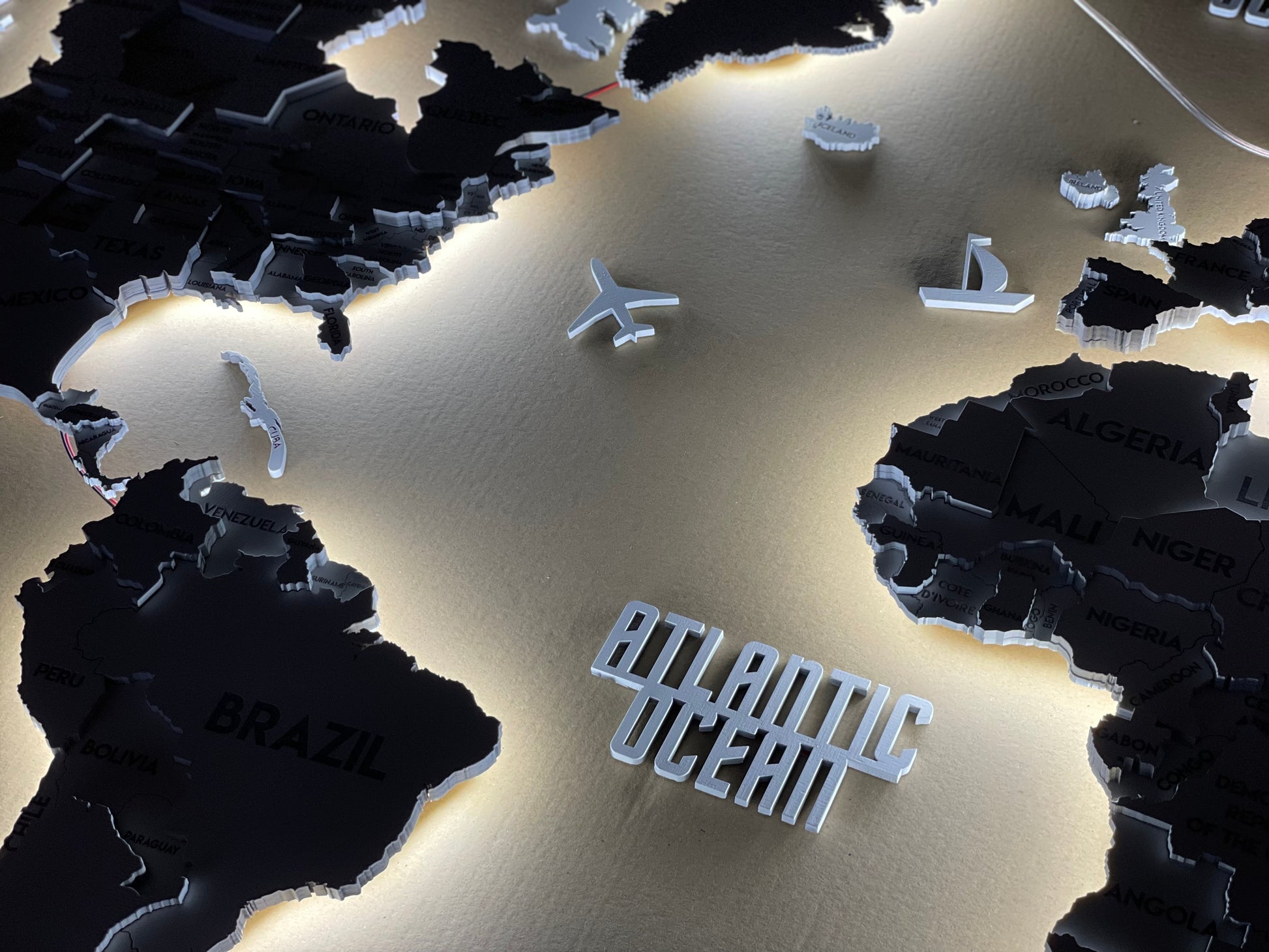 Багатошарова карта світу з підсвіткою, колір White