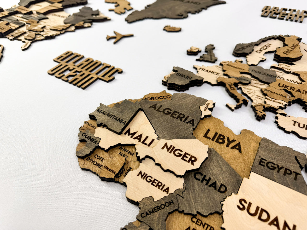 Багатошарова карта світу колір Wander