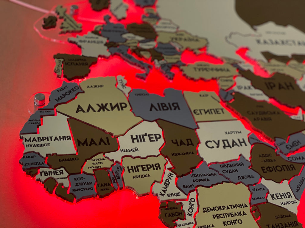 Одношарова карта світу з RGB підсвіткою між країнами колір Indi