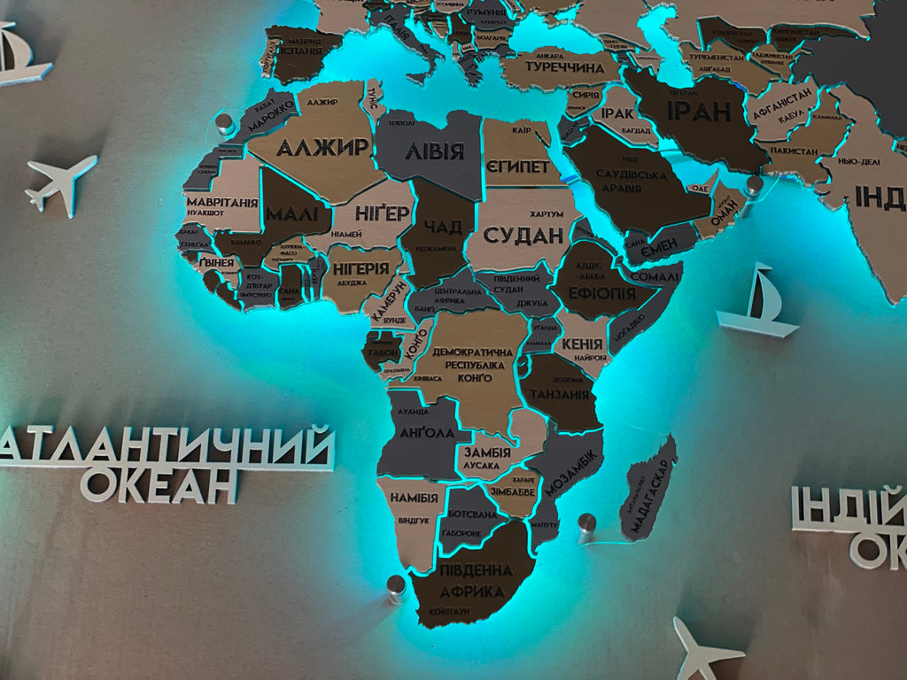 Одношарова карта світу з RGB підсвіткою між країнами колір Indi