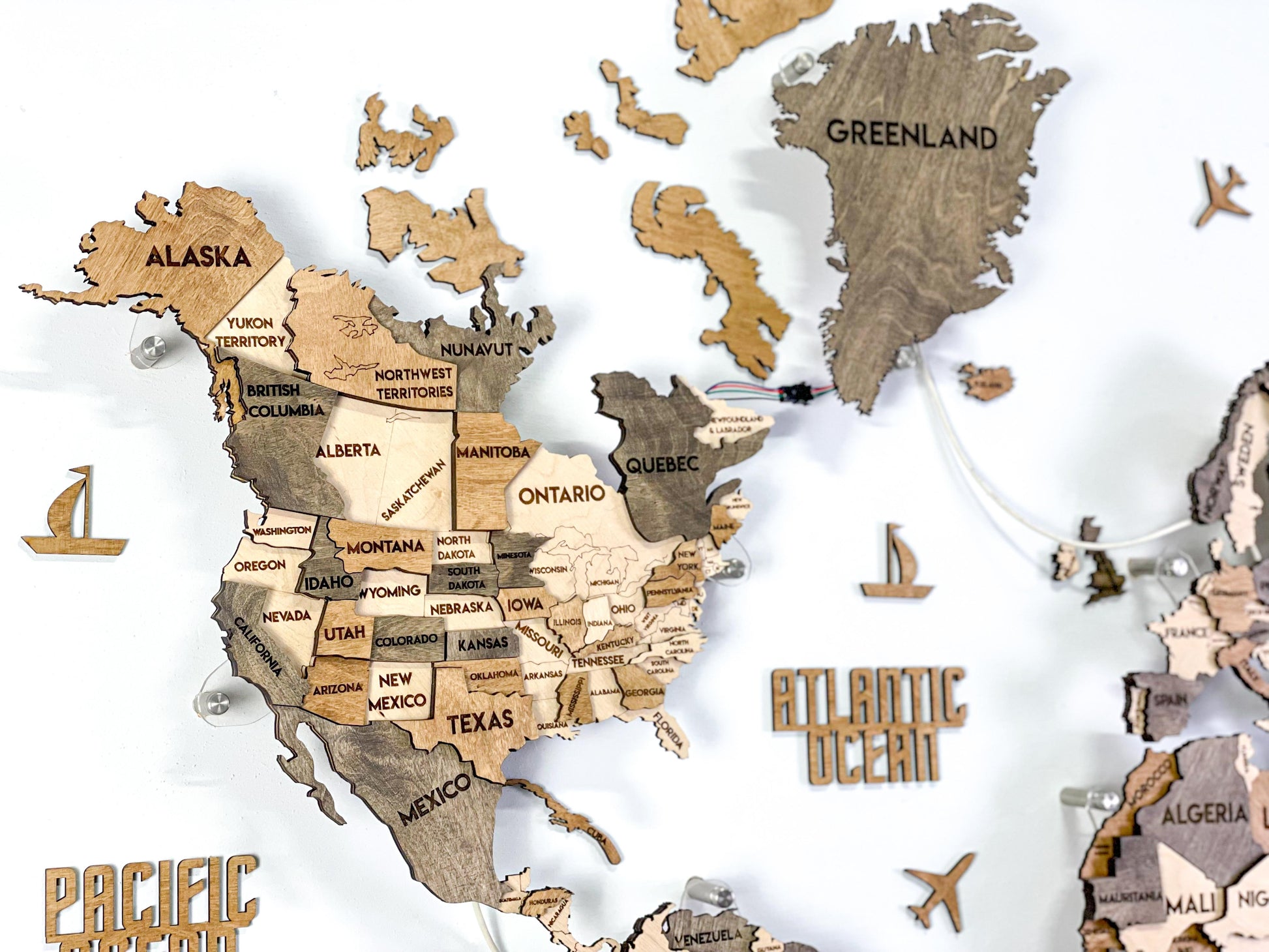 Багатошарова карта світу з підсвіткою RGB колір Wander