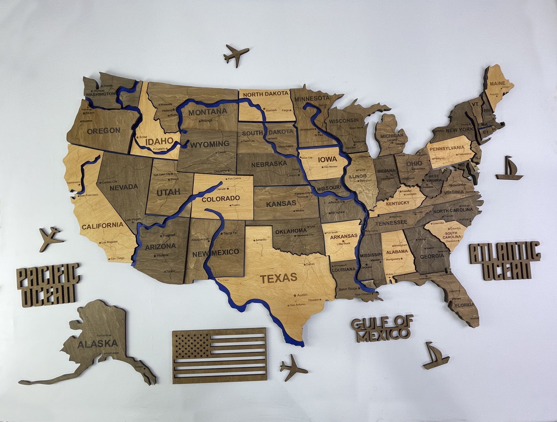 Багатошарова карта США з фарбованими річками та дорогами, колір Elis