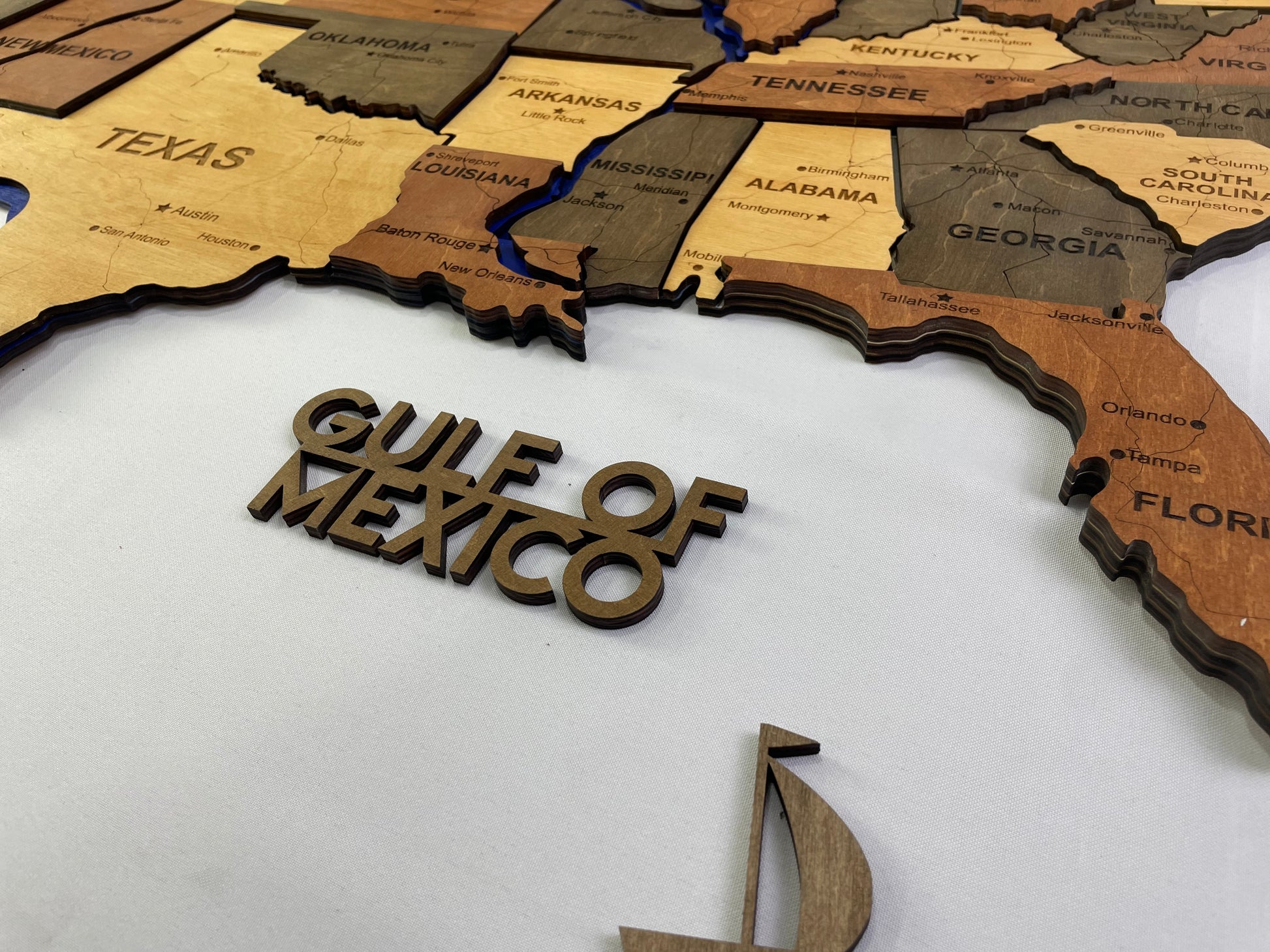 Багатошарова карта США з фарбованими річками та дорогами, колір Warm