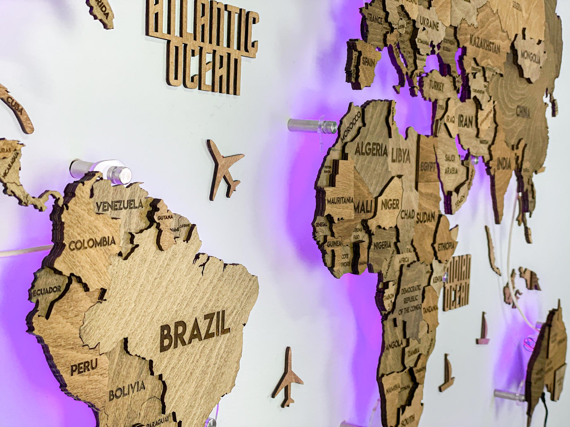 Багатошарова карта світу з підсвіткою RGB колір Brown