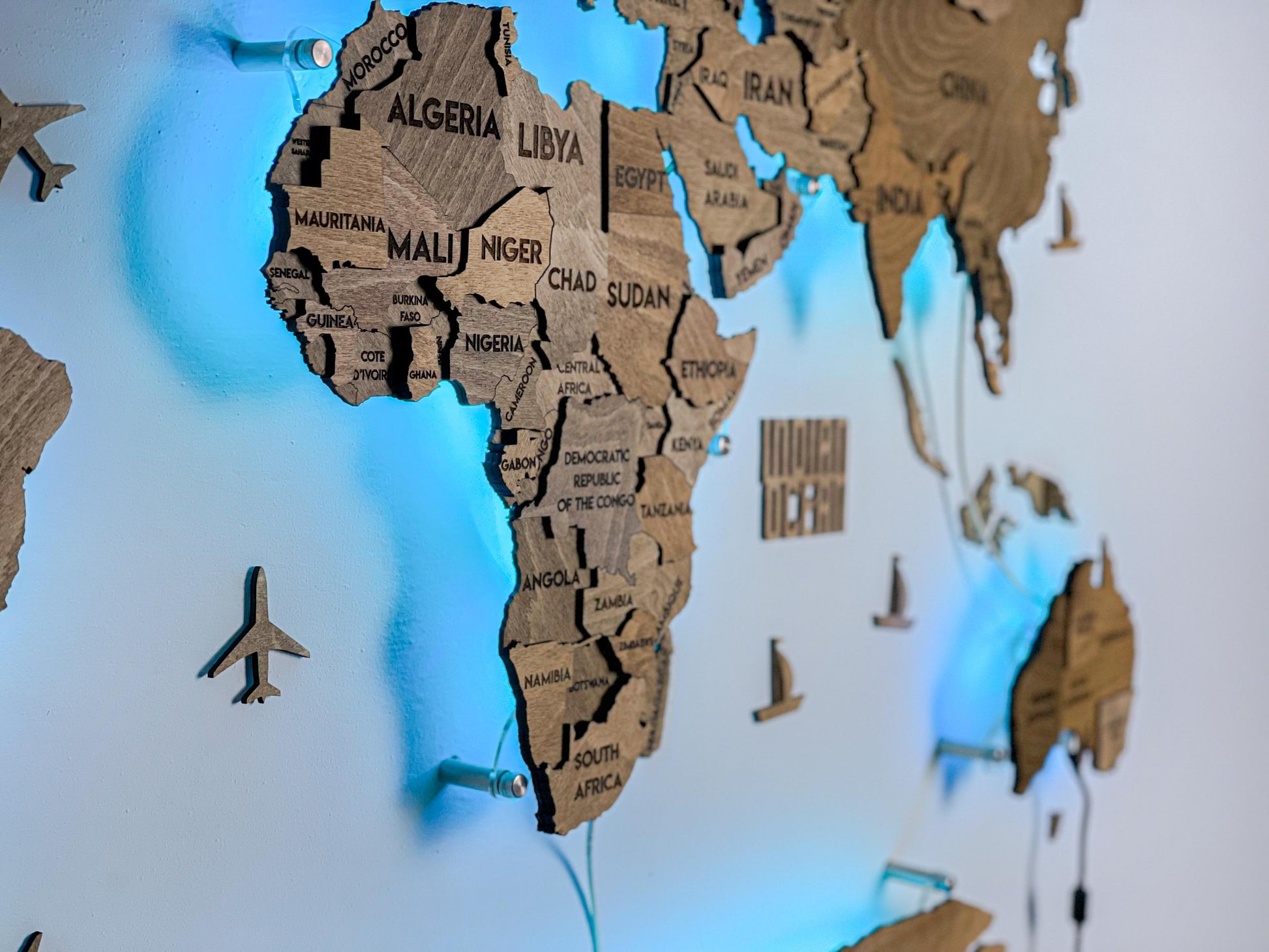 Багатошарова карта світу з підсвіткою RGB колір Brown