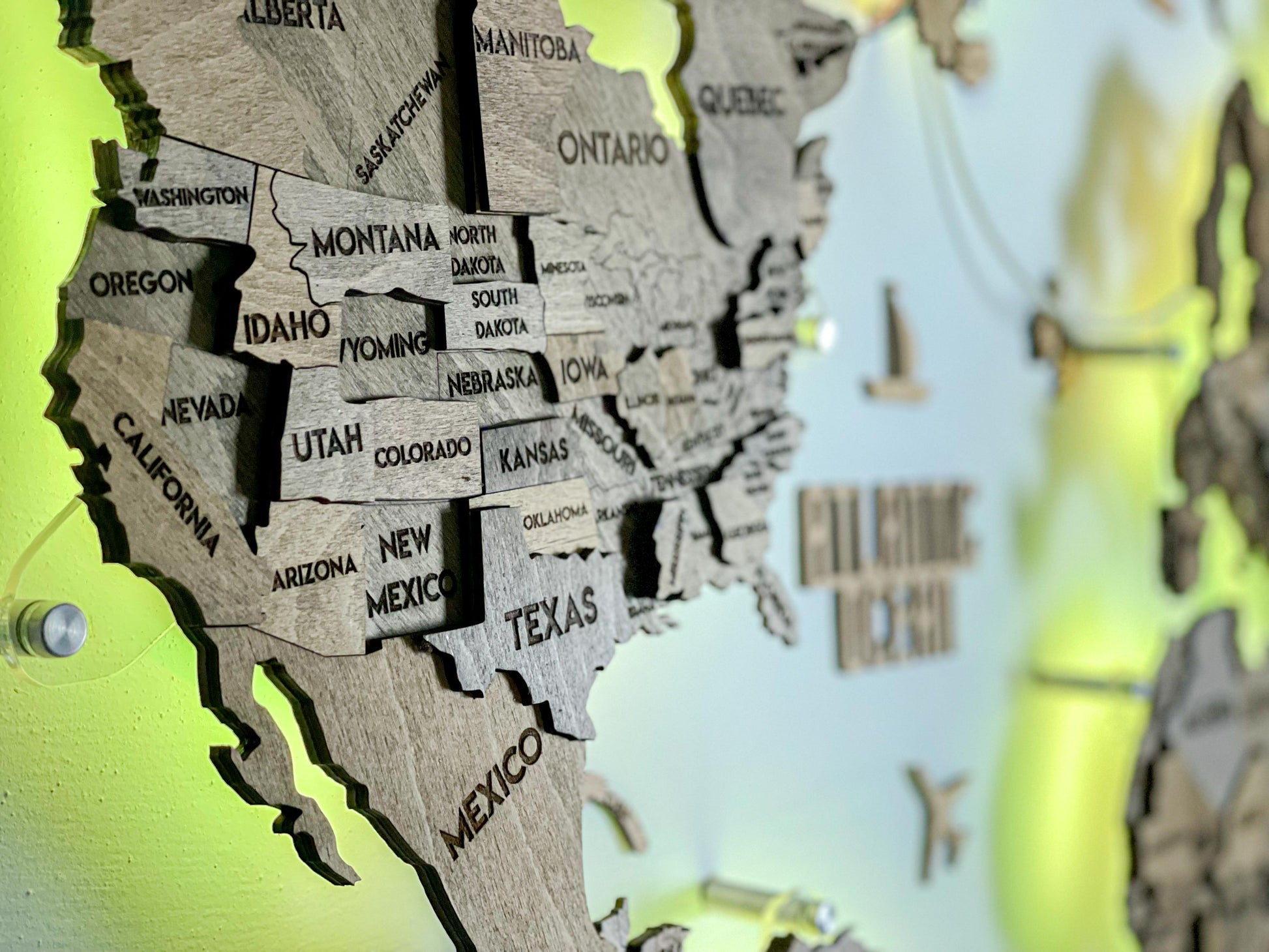 Багатошарова карта світу з підсвіткою RGB колір Brown