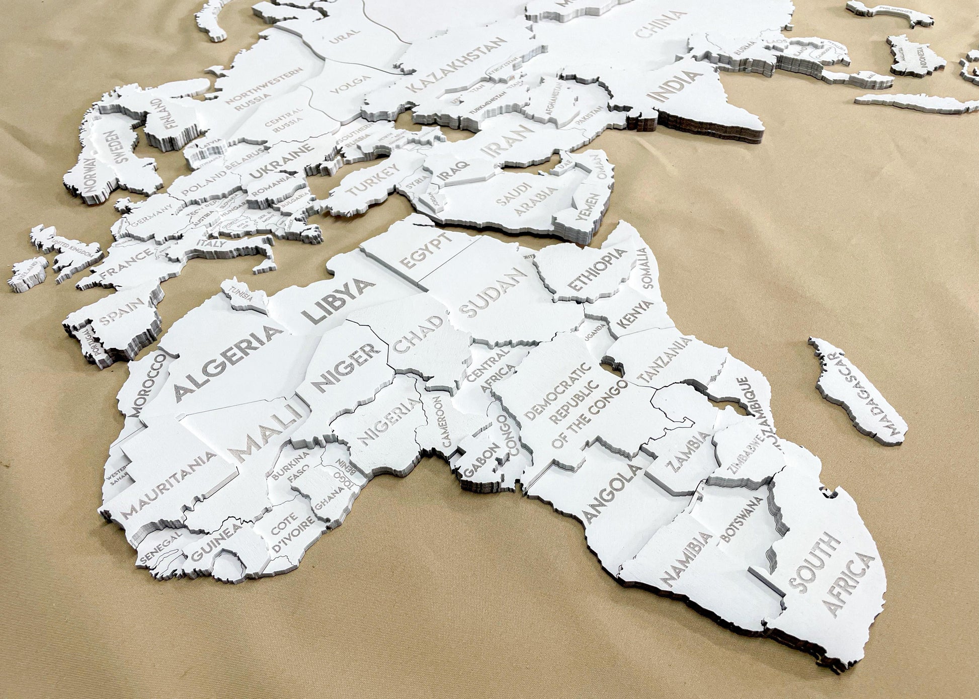 Багатошарова карта світу колір White