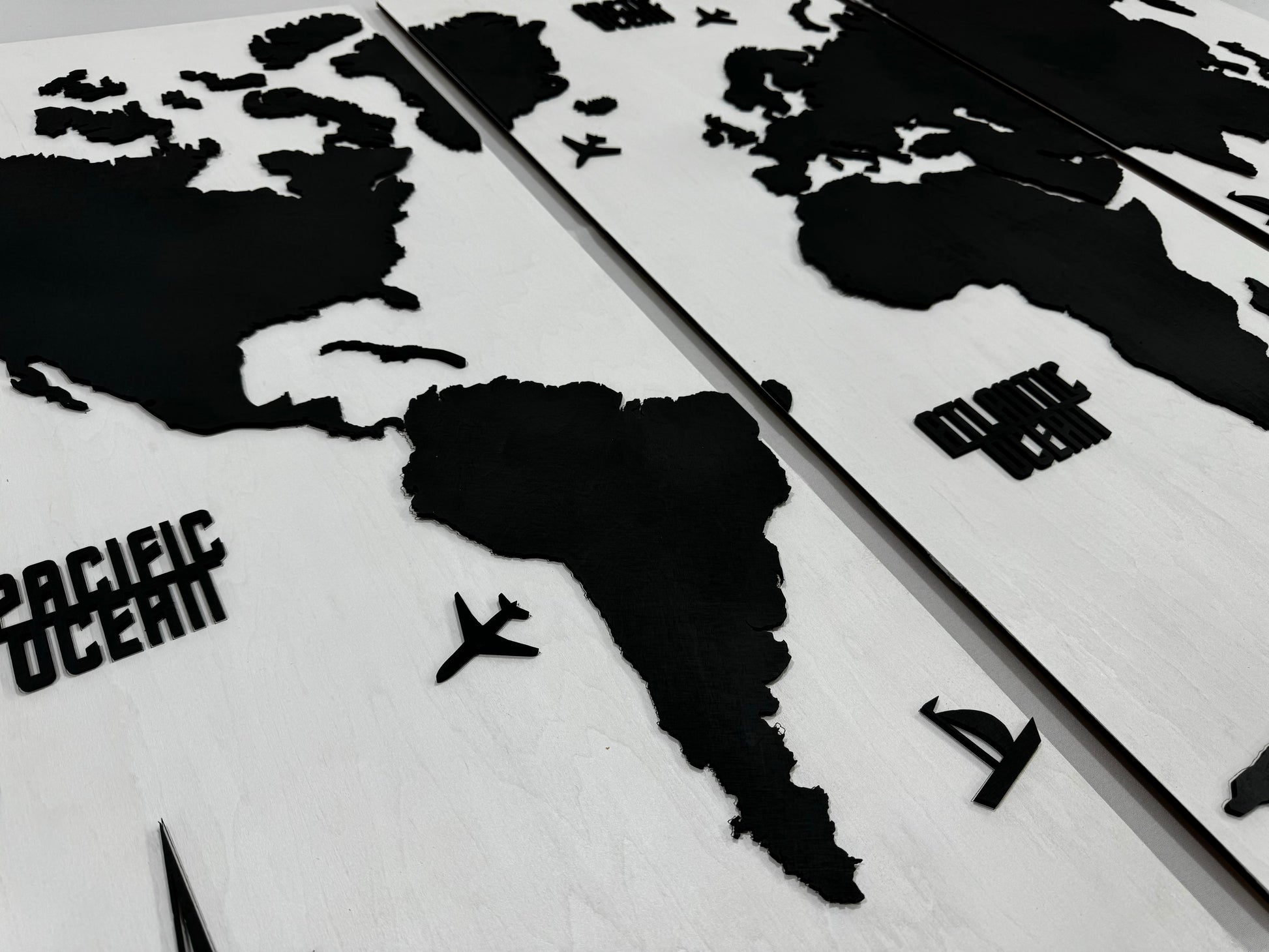 Панно карта світу триптих  White&Black