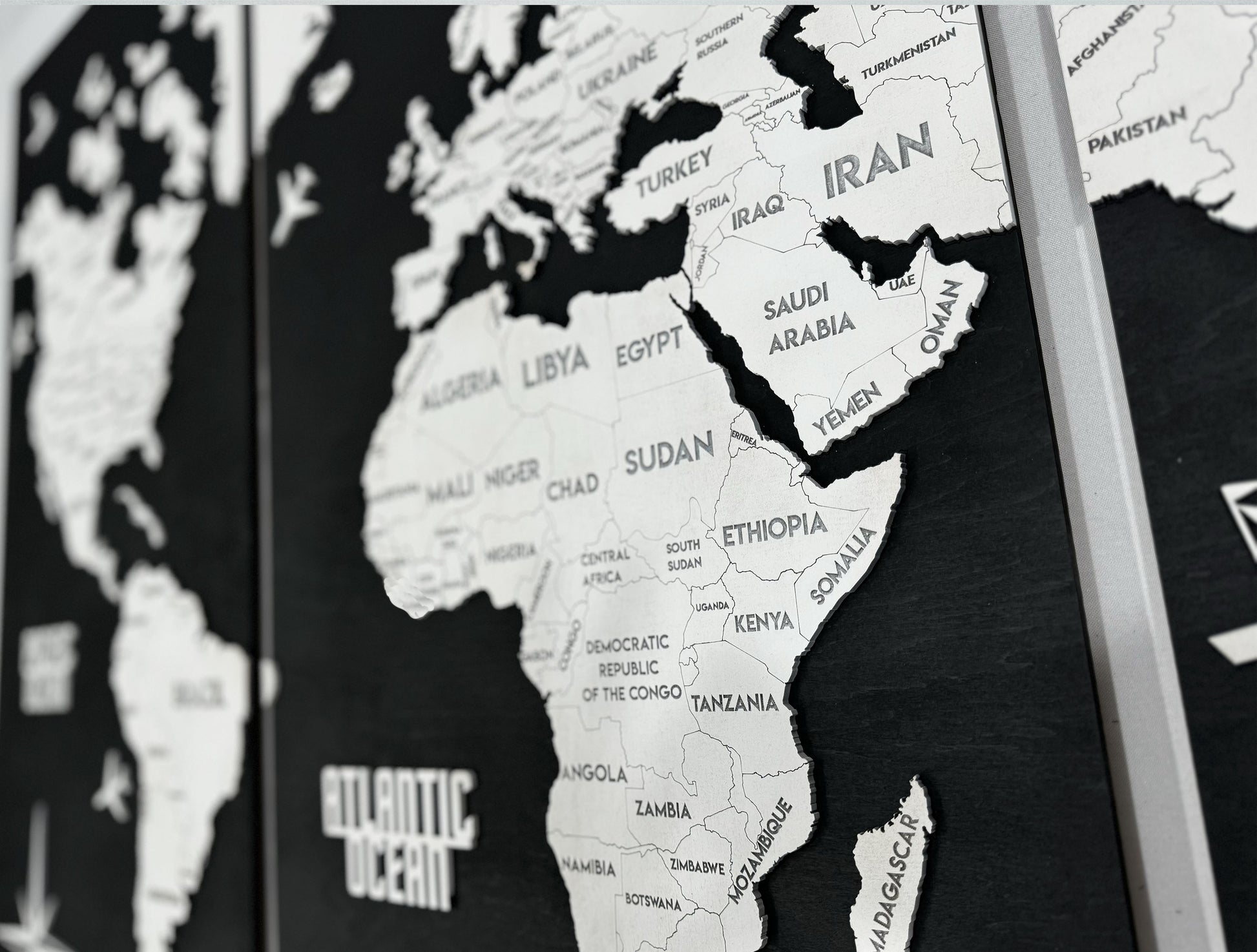 Панно карта світу триптих Black&White