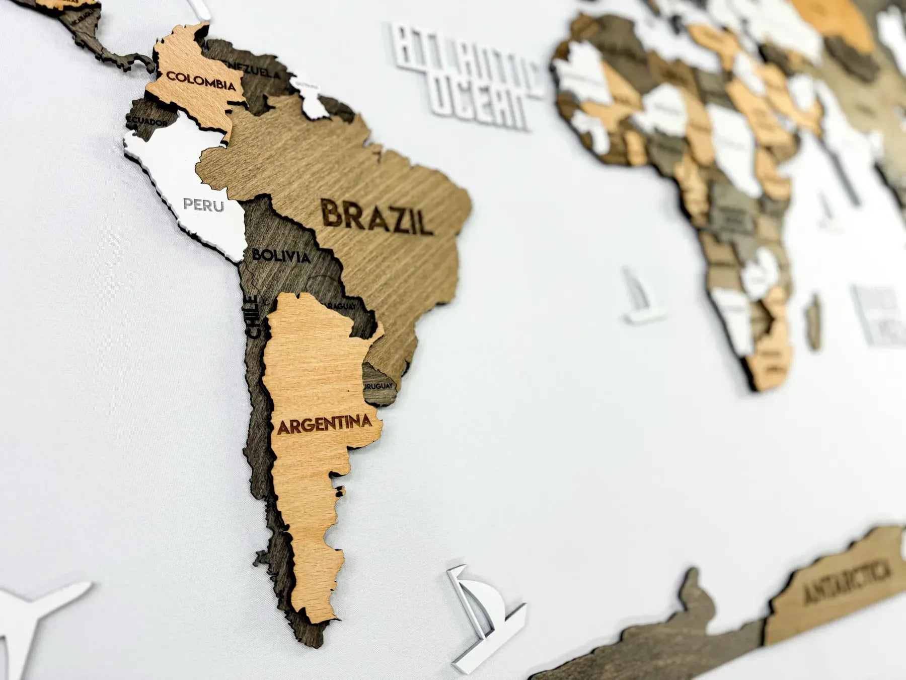 Багатошарова карта світу колір Capucino