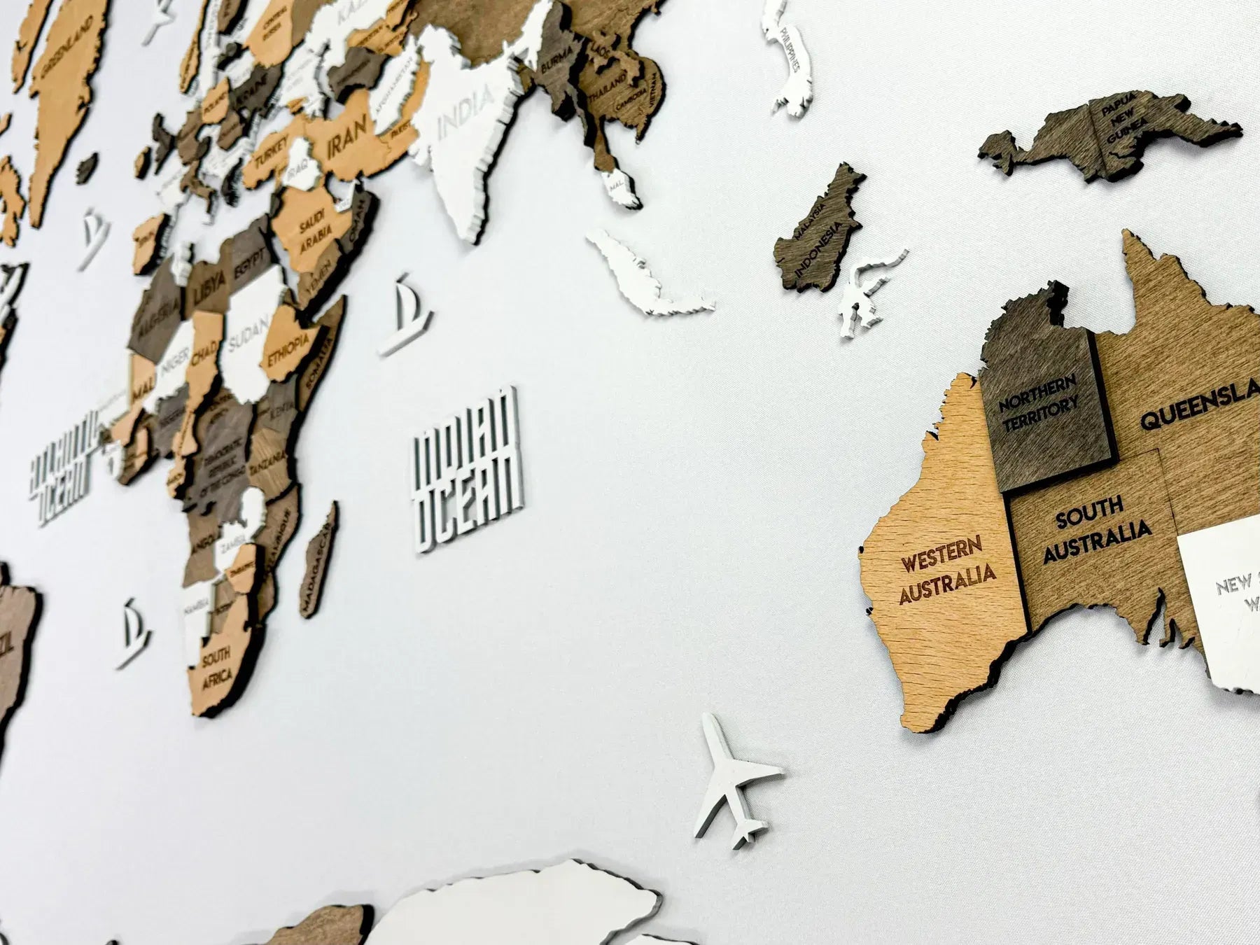 Багатошарова карта світу колір Capucino