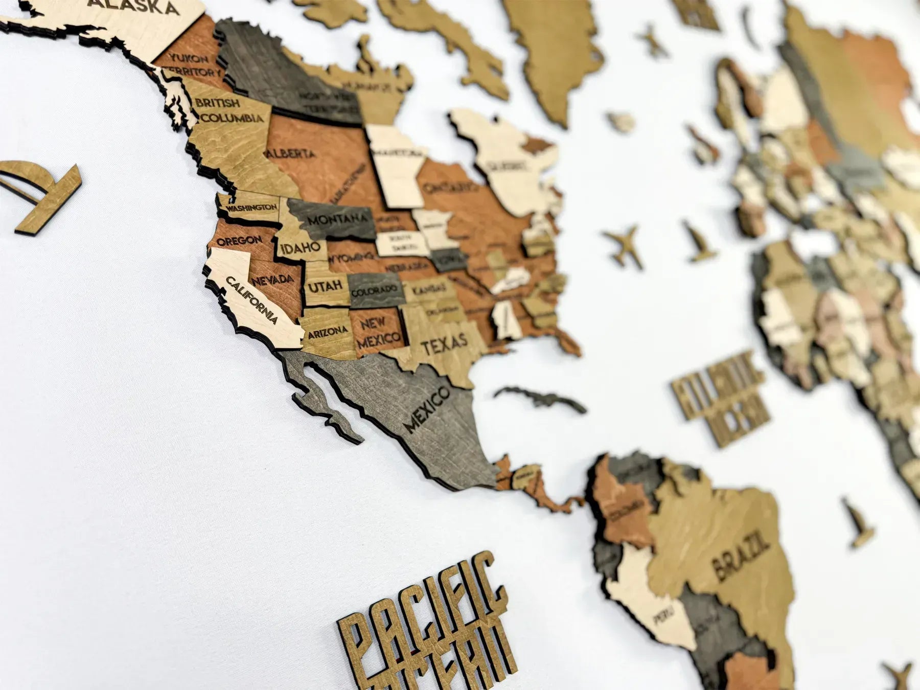 Багатошарова карта світу колір Classic