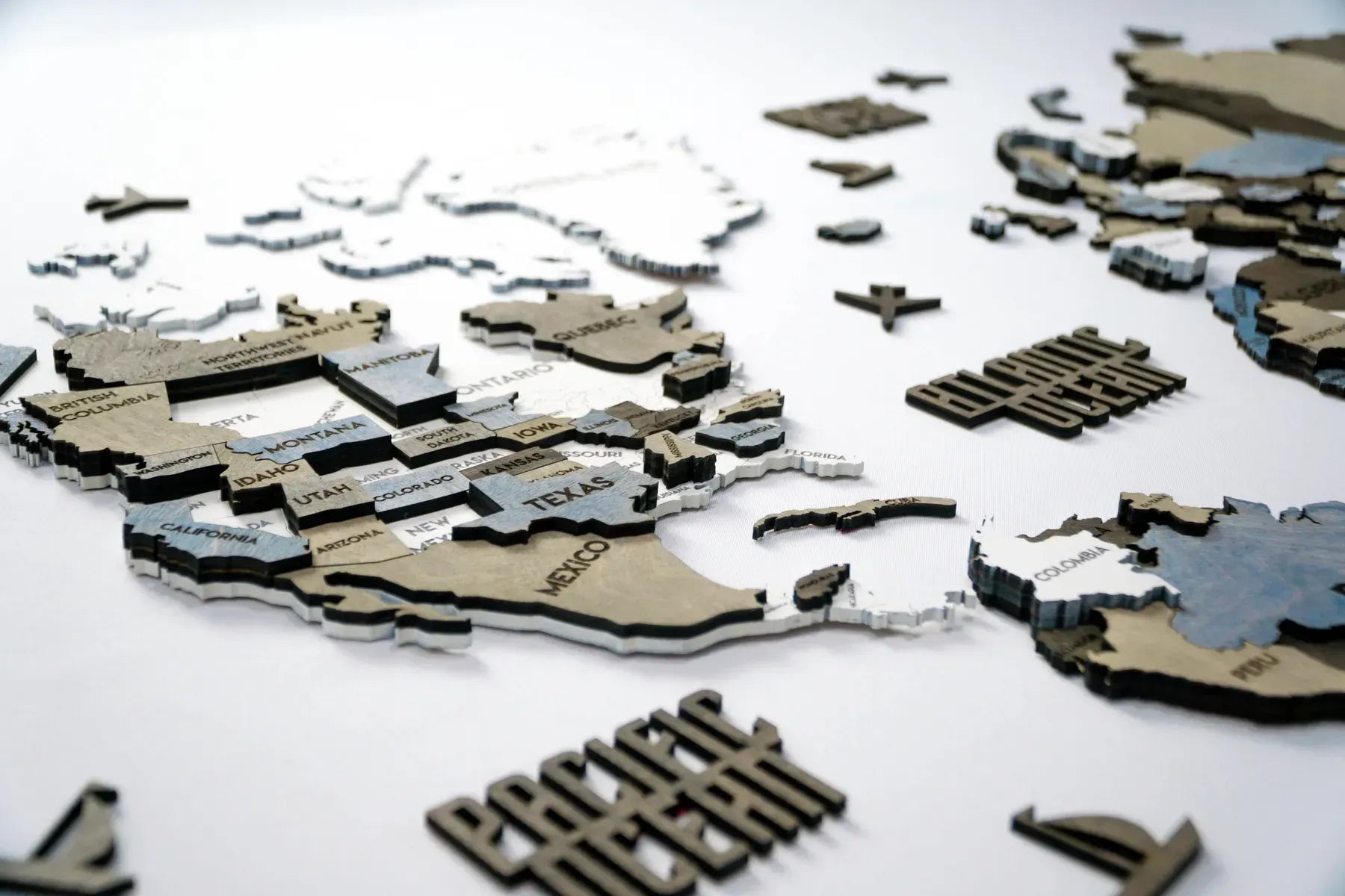 Багатошарова карта світу колір Loft