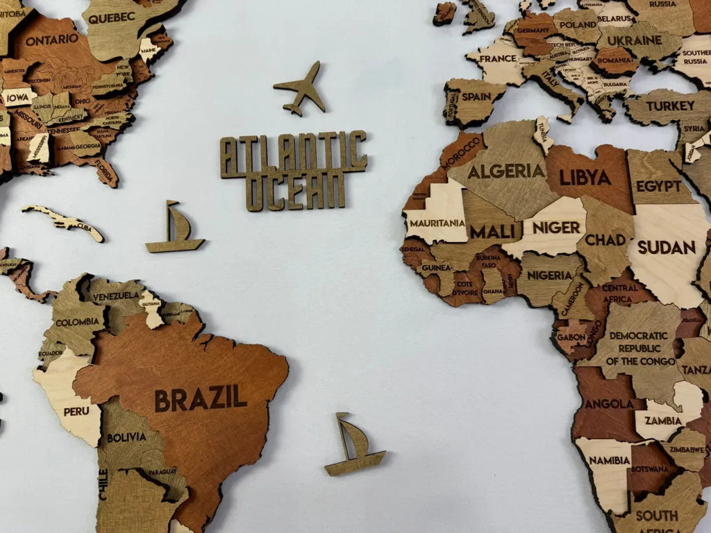 Багатошарова карта світу з дерева колір Memphis