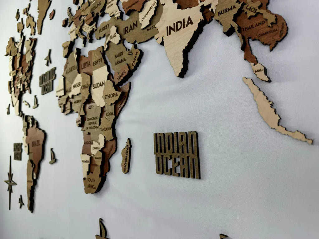 Багатошарова карта світу з дерева колір Memphis