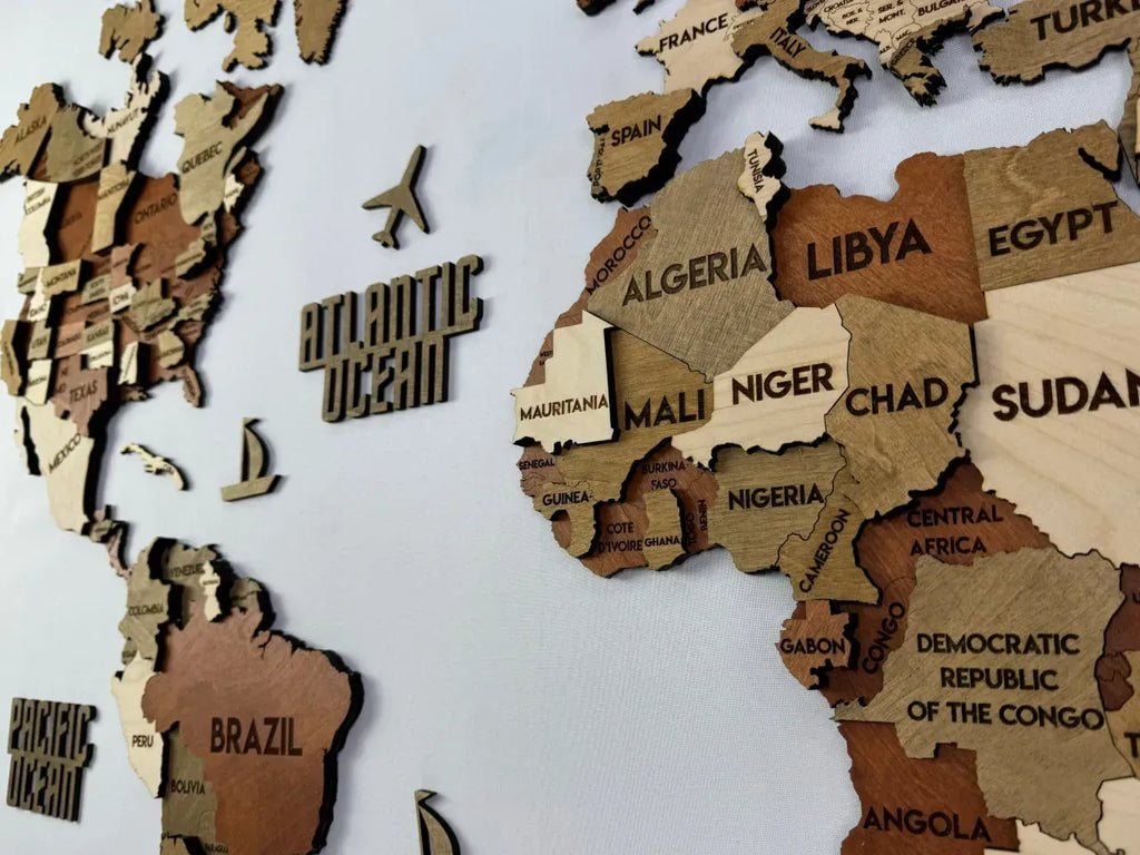 Багатошарова карта світу з дерева колір Memphis