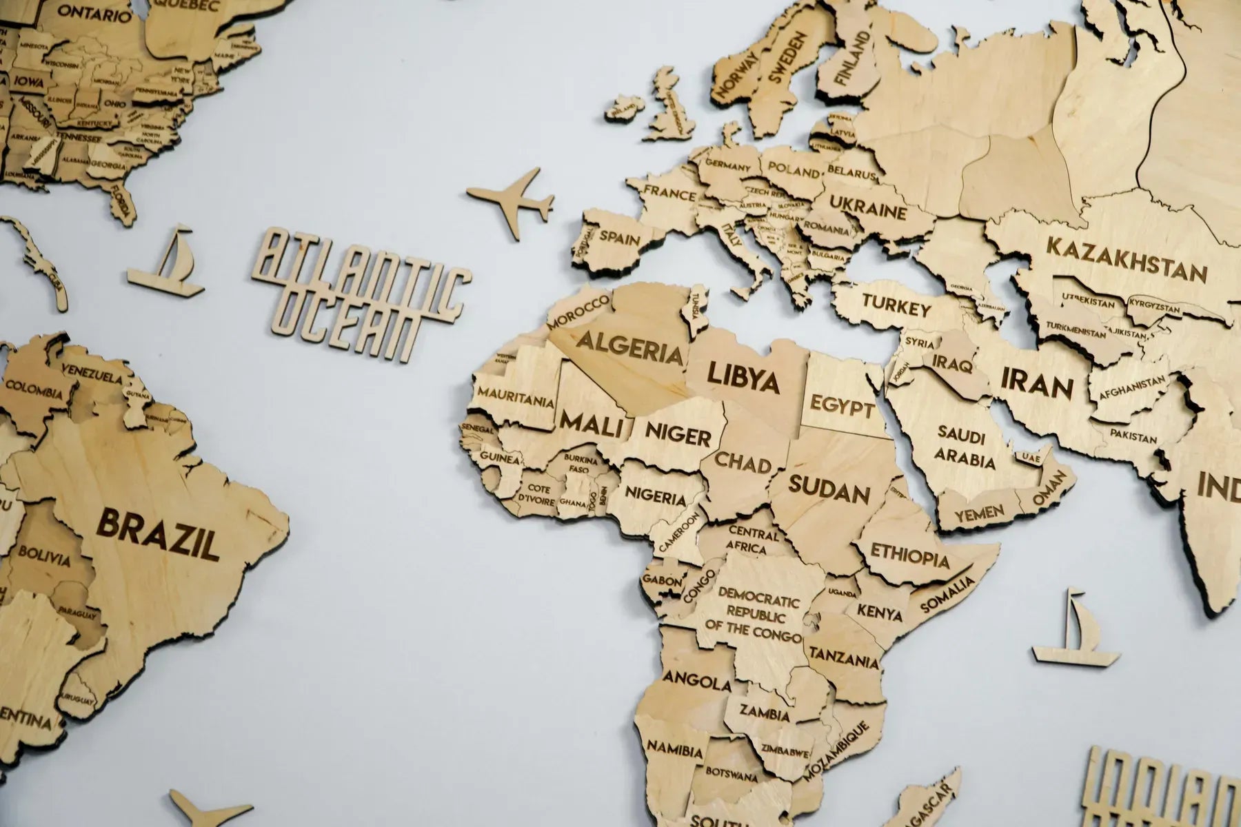 Багатошарова карта світу колір Natural