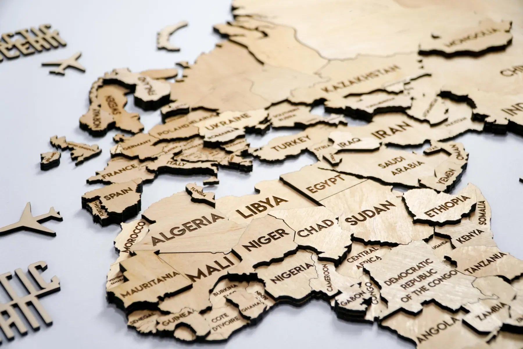 Багатошарова карта світу колір Natural