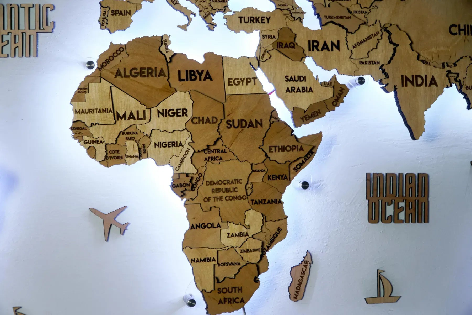 Багатошарова карта світу з підсвіткою колір Natural