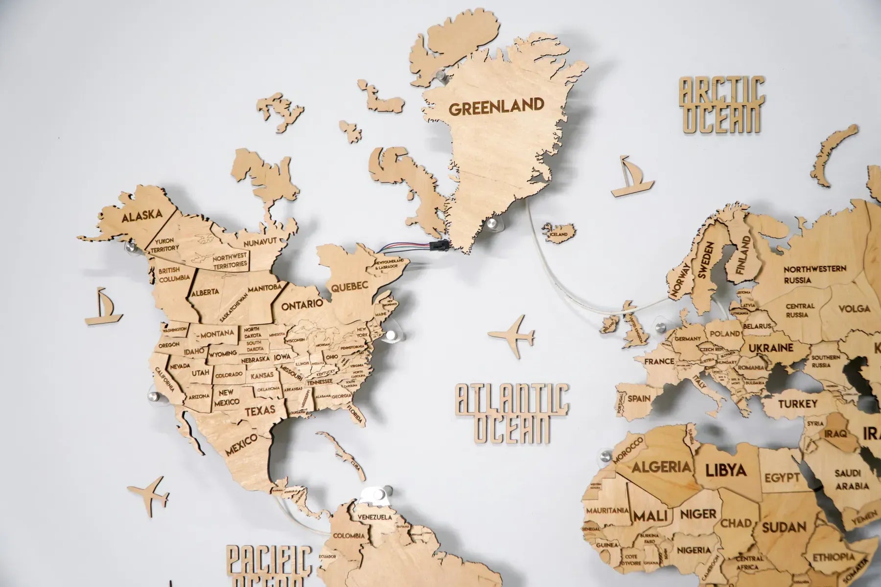 Багатошарова карта світу з підсвіткою колір Natural