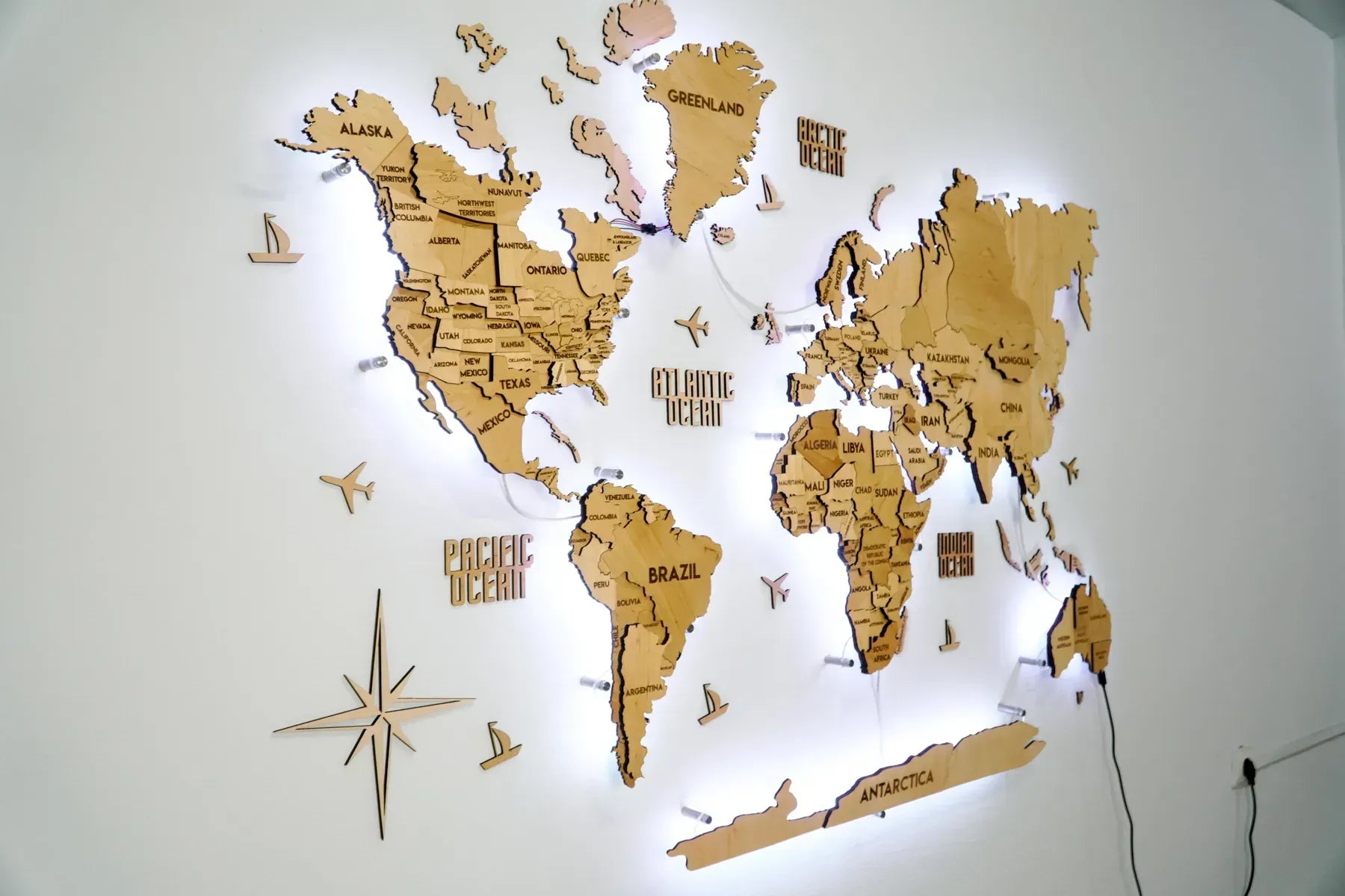 Багатошарова карта світу з підсвіткою колір Natural