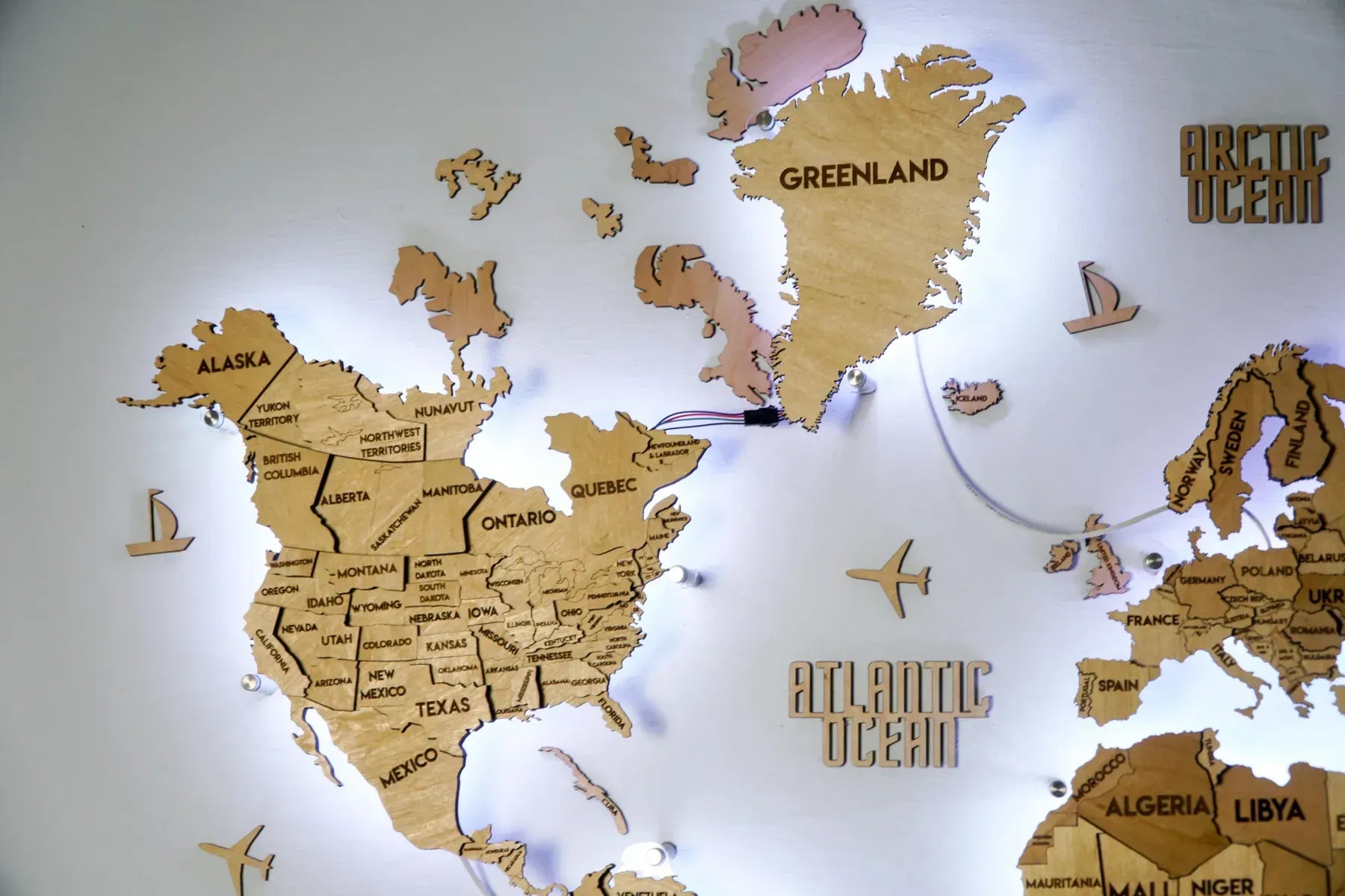 Багатошарова карта світу з підсвіткою колір Natural