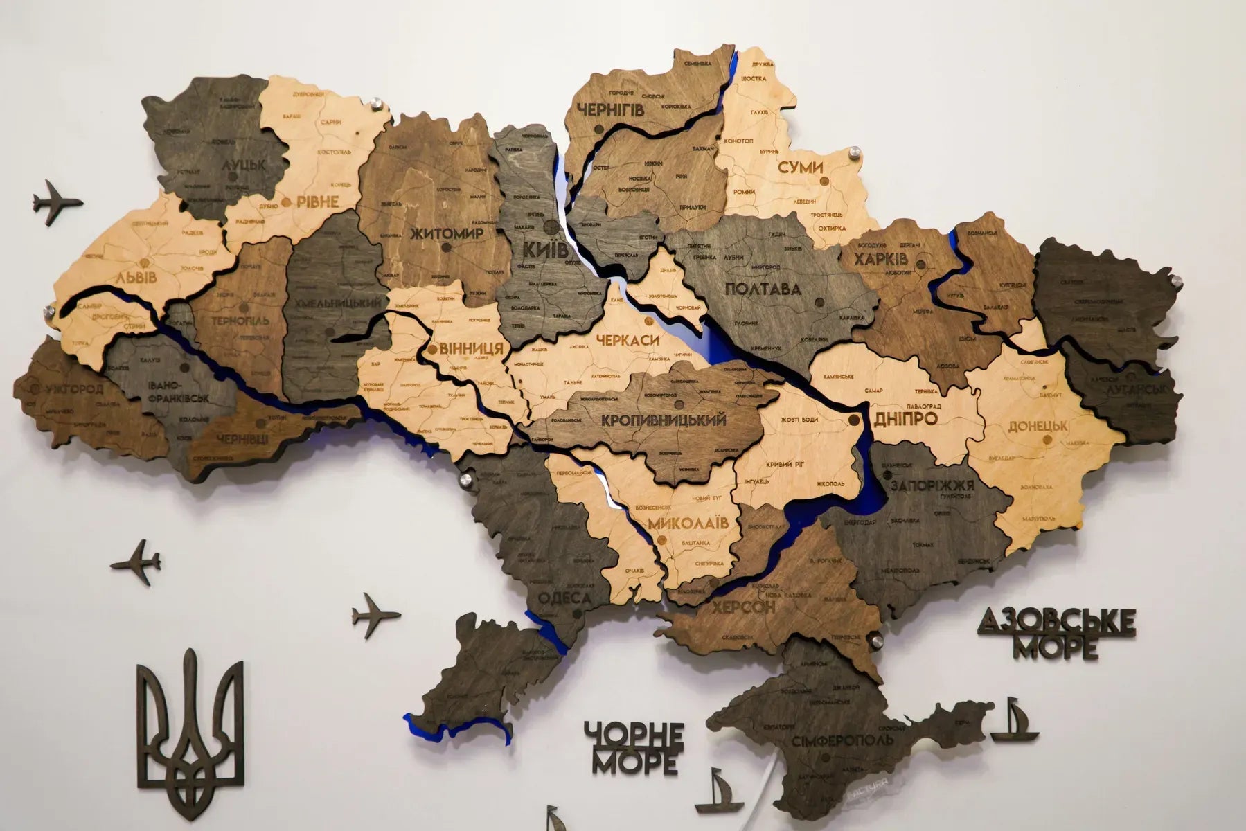 Деталізована карта України з підсвіткою річок та по контуру колір Brut