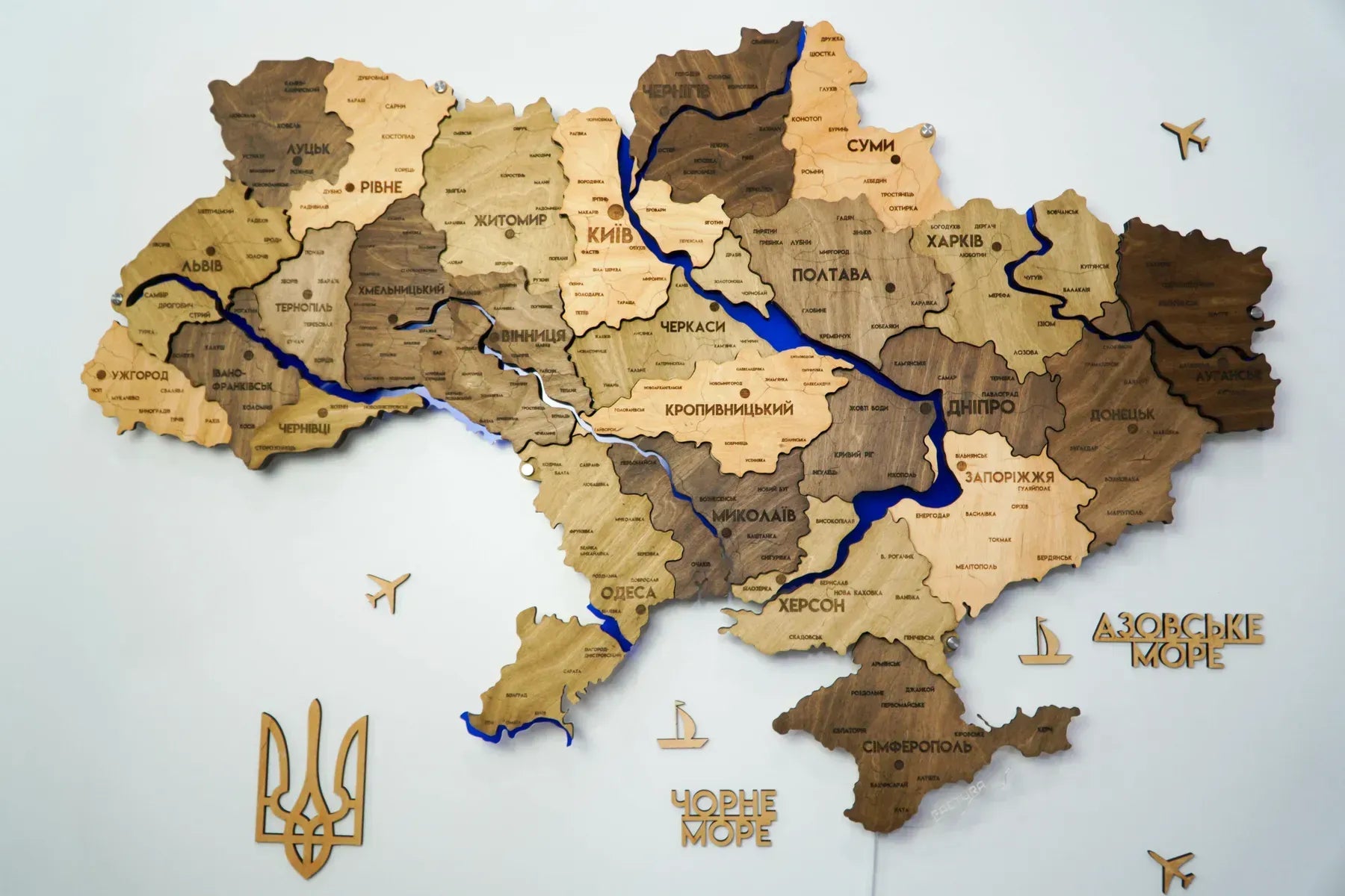 Деталізована карта України з підсвіткою річок та по контуру колір Elis