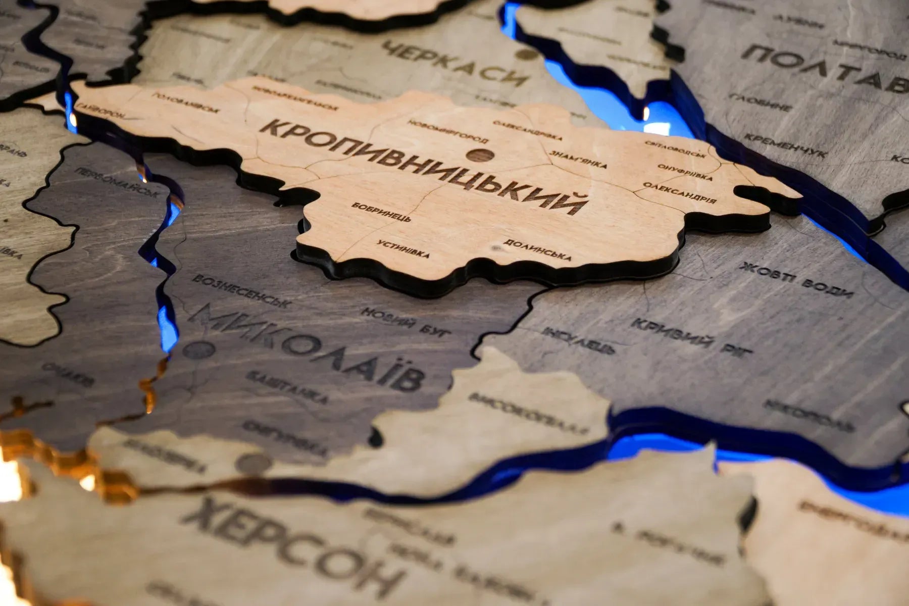 Деталізована карта України з підсвіткою річок та по контуру колір Elis