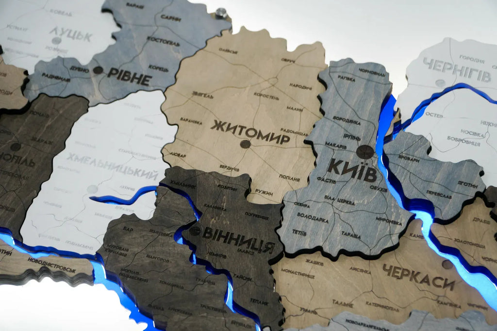 Деталізована карта України 3D з підсвіткою річок та по контуру колір Loft