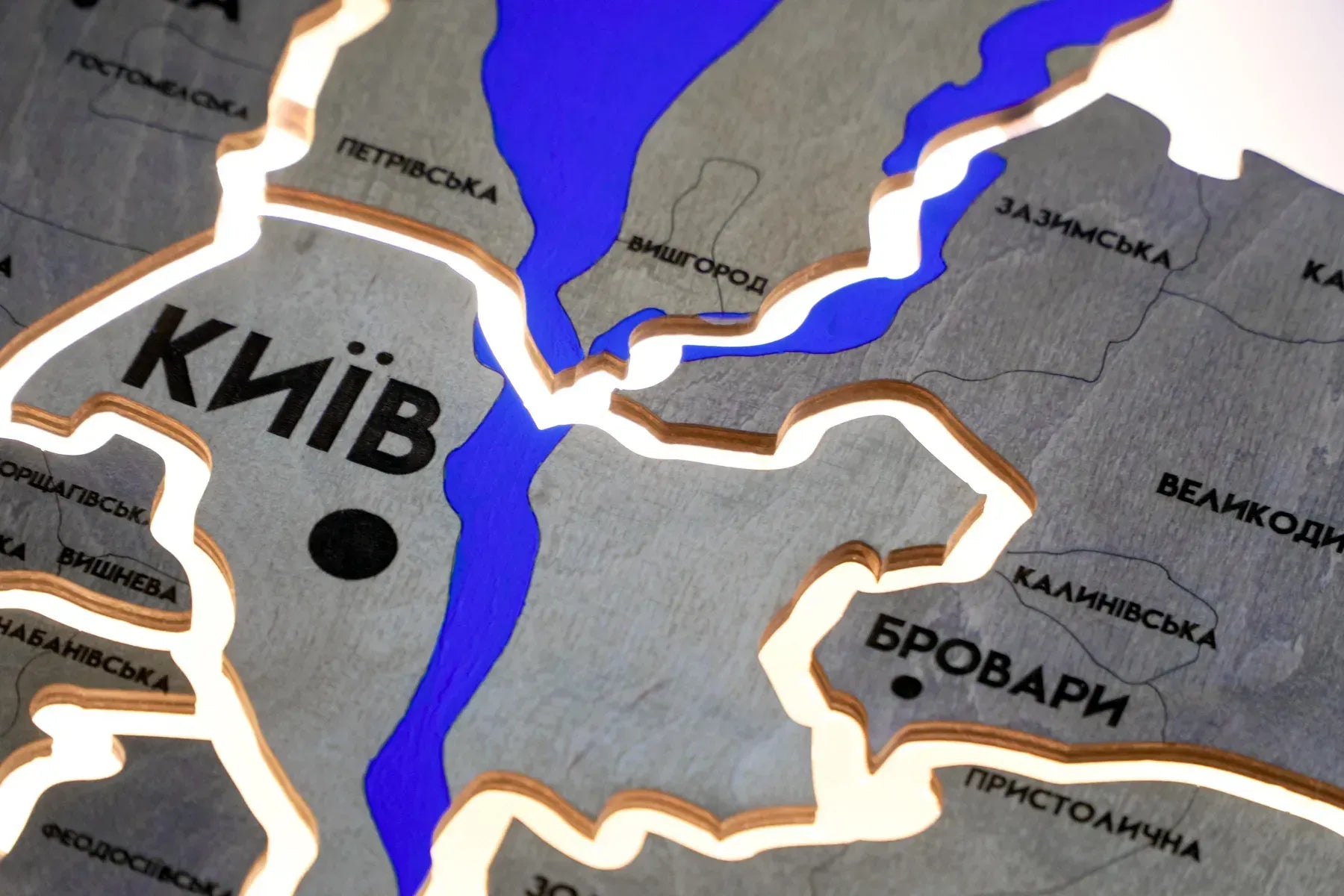 Карта Київської області на акрилі, з підсвіткою між районами, колір Light Tree