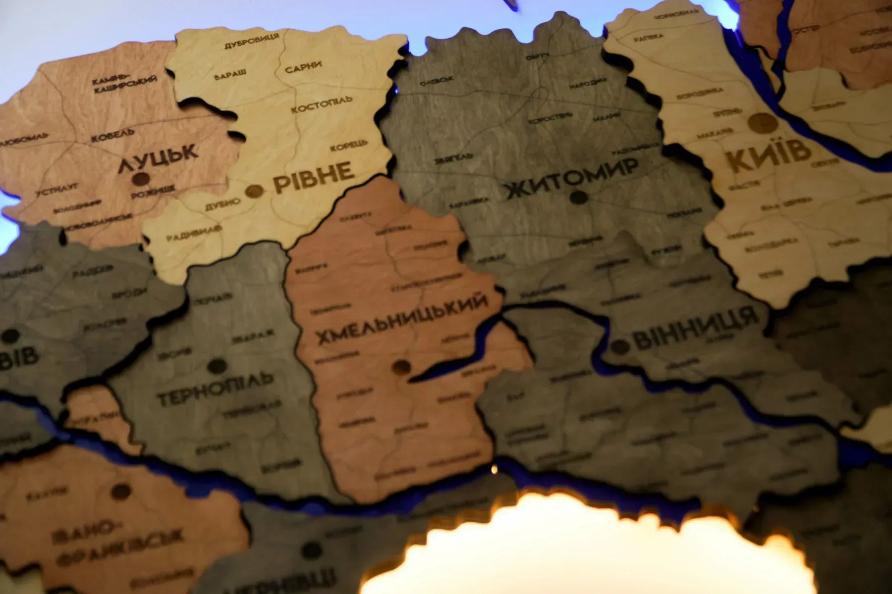 Карта України багатошарова 3D з підсвіткою колір Warm