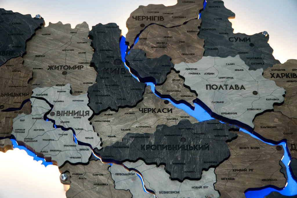 Деталізована карта України з підсвіткою річок та по контуру колір Liberty
