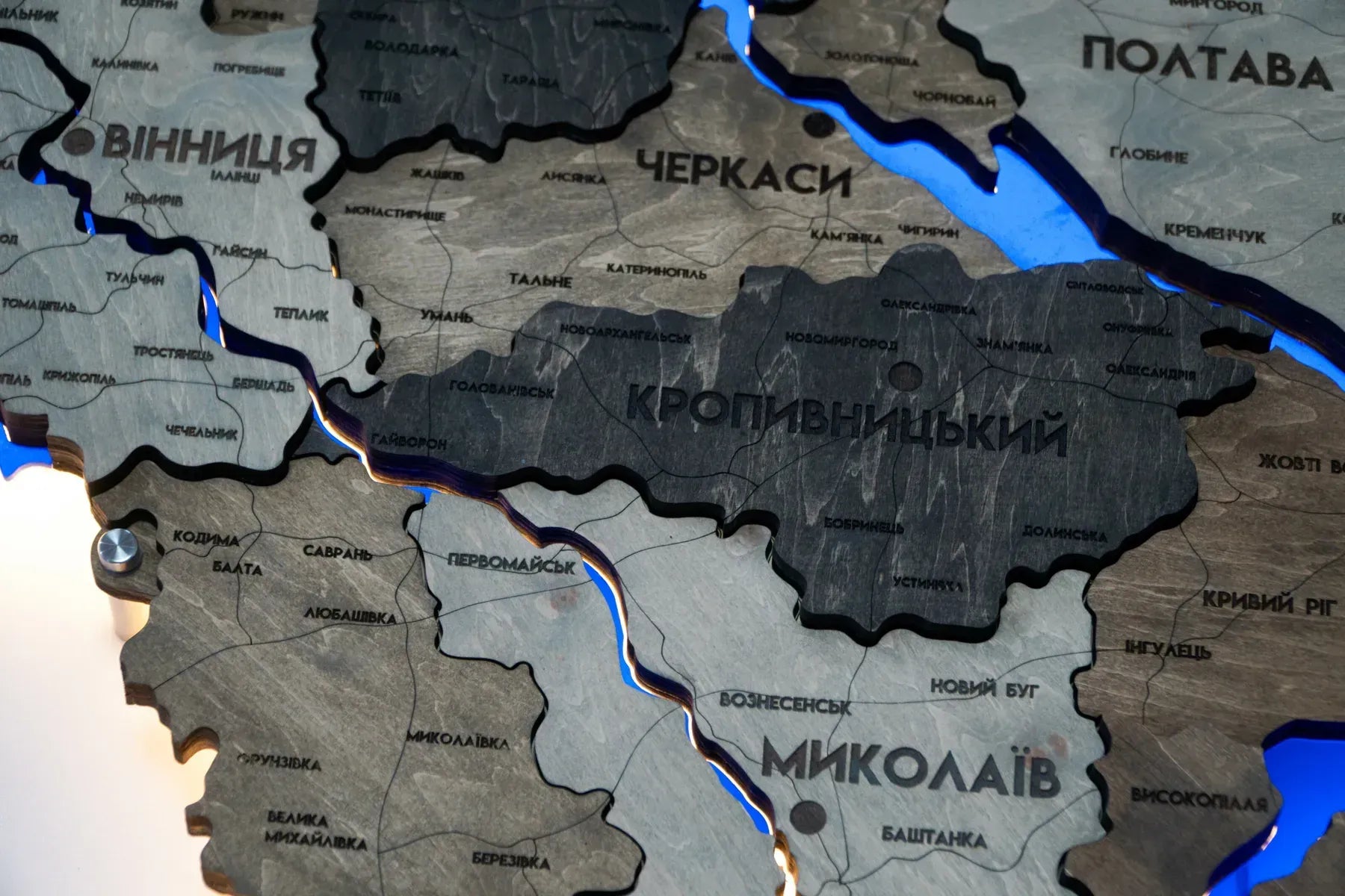 Деталізована карта України з підсвіткою річок та по контуру колір Liberty