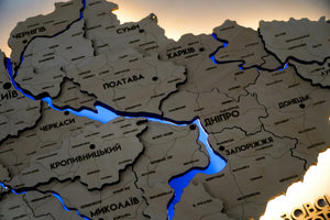 Деталізована карта України з підсвіткою річок та по контуру, колір Natural