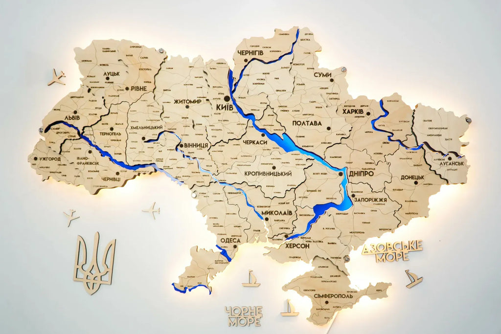 Деталізована карта України з підсвіткою річок та по контуру, колір Natural