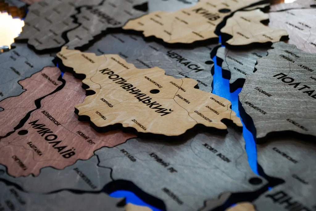 Карта України з підсвіткою річок та по контуру колір Warm river