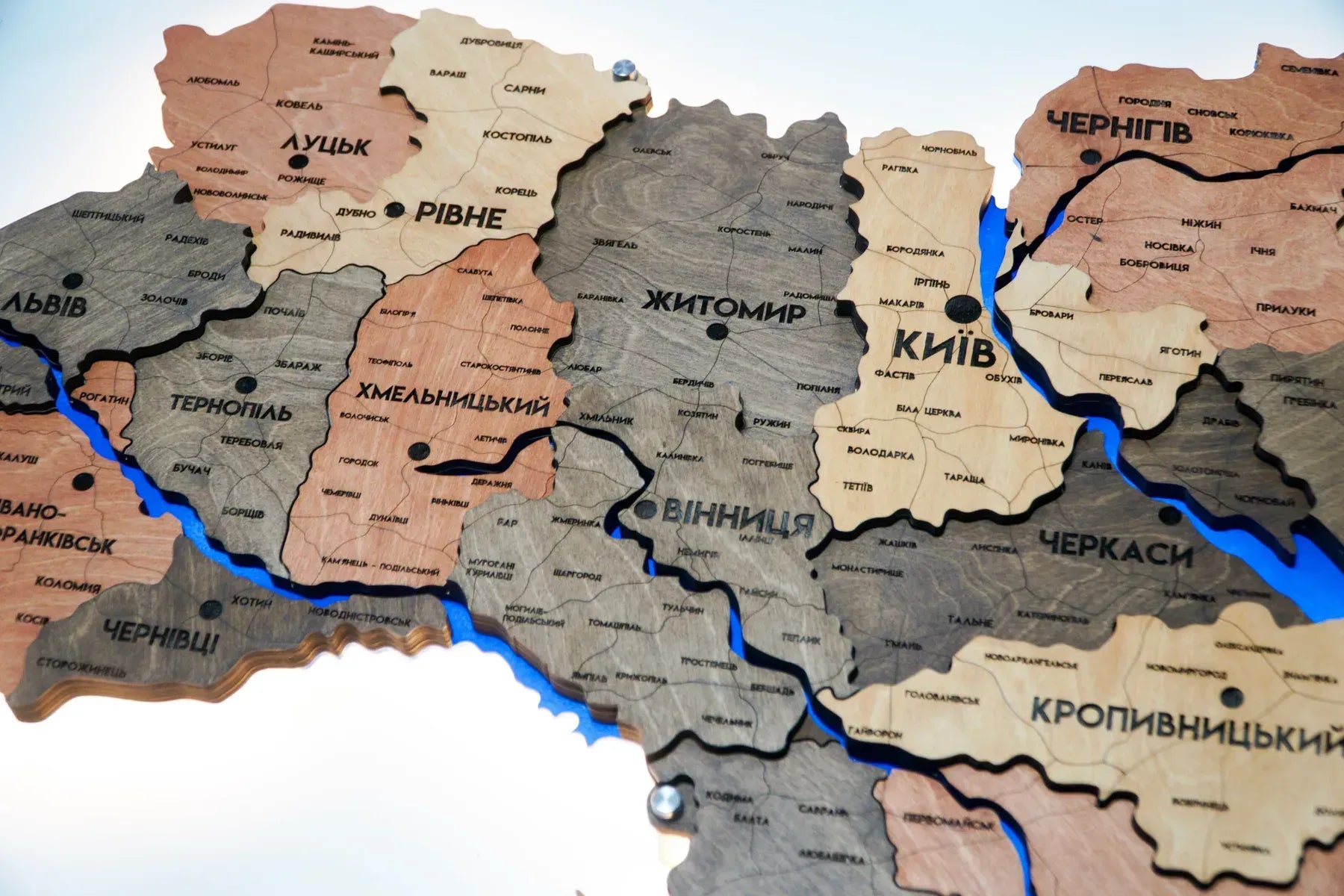 Карта України з підсвіткою річок та по контуру колір Warm river