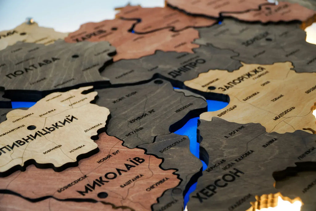 Карта України з підсвіткою річок та по контуру колір Warm river